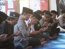Polres Malang dan Keluarga Korban Gelar Doa Bersama di Pintu 13 Stadion Kanjuruhan